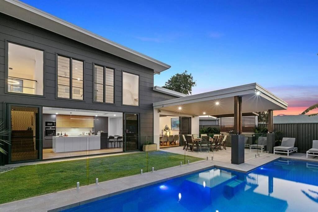 Beachside Buddina Luxury Family House 5 Bedrooms ภายนอก รูปภาพ