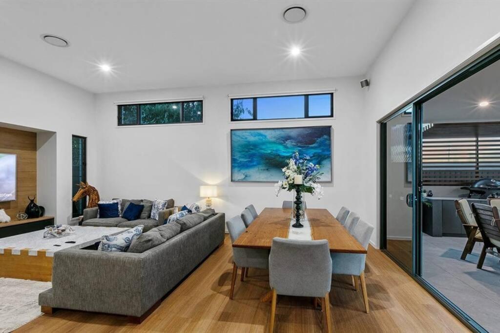 Beachside Buddina Luxury Family House 5 Bedrooms ภายนอก รูปภาพ