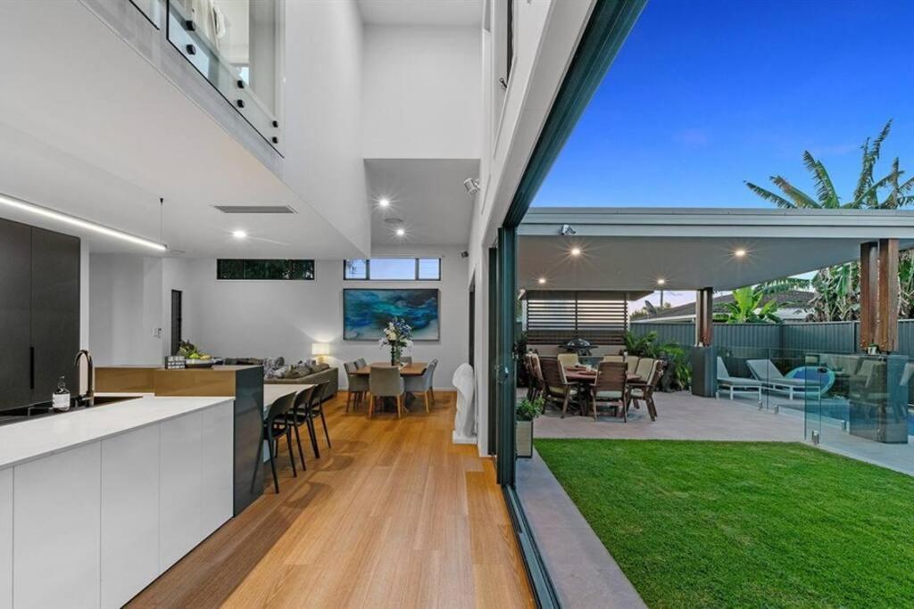 Beachside Buddina Luxury Family House 5 Bedrooms ภายนอก รูปภาพ