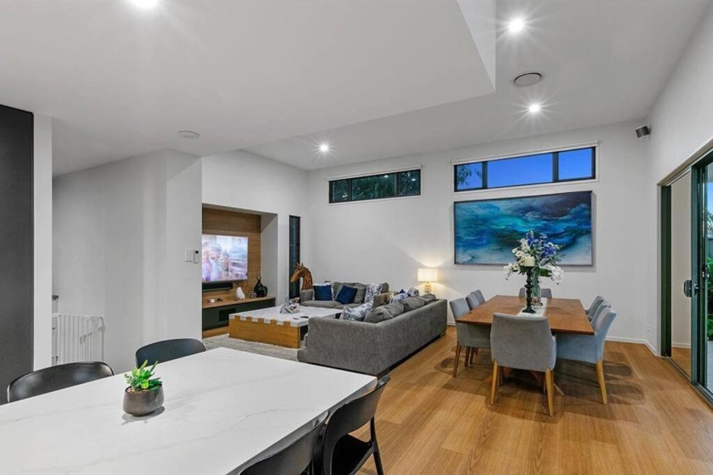 Beachside Buddina Luxury Family House 5 Bedrooms ภายนอก รูปภาพ