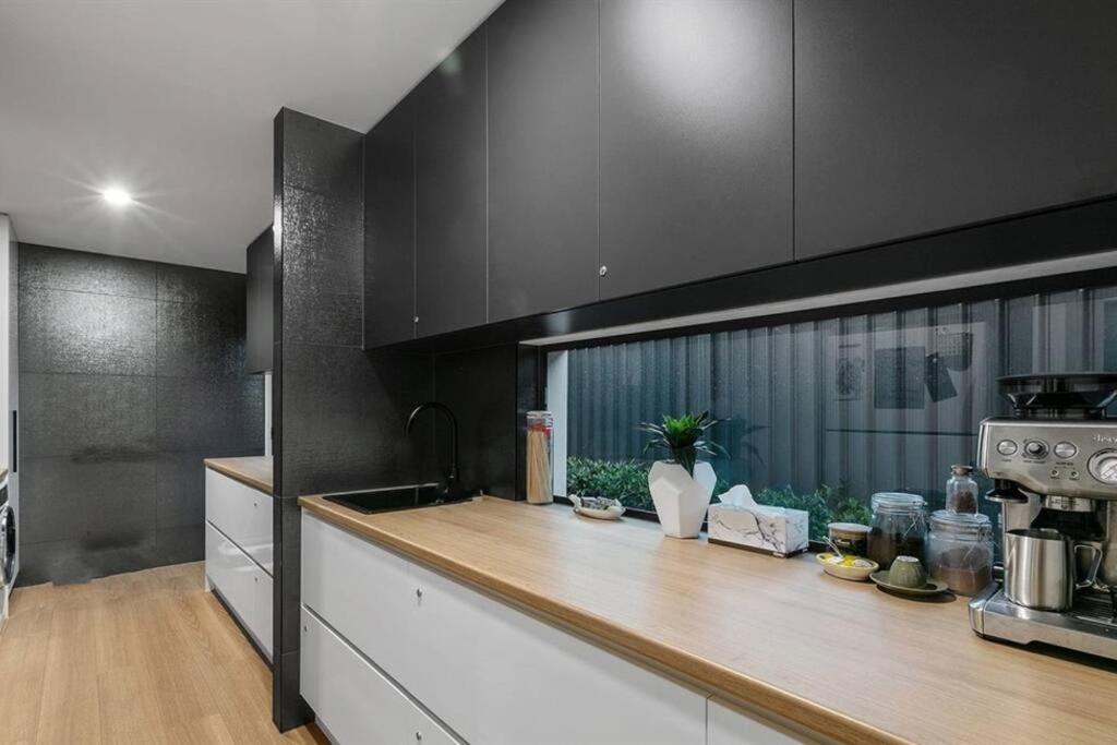 Beachside Buddina Luxury Family House 5 Bedrooms ภายนอก รูปภาพ