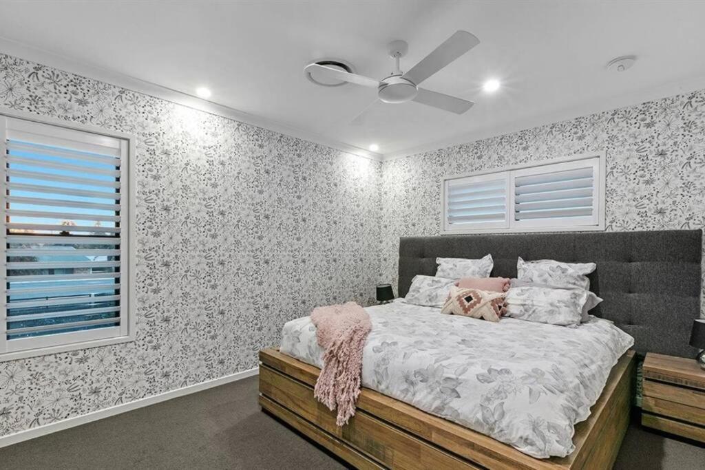 Beachside Buddina Luxury Family House 5 Bedrooms ภายนอก รูปภาพ